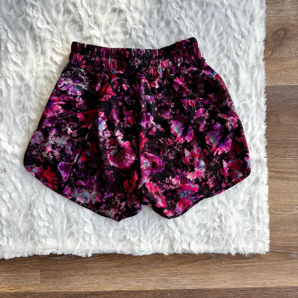 Lululemon Tracker Short V 4” in Fluoro Floral Multi Pink Purple Lined Size 4 - Picture 5 of 10